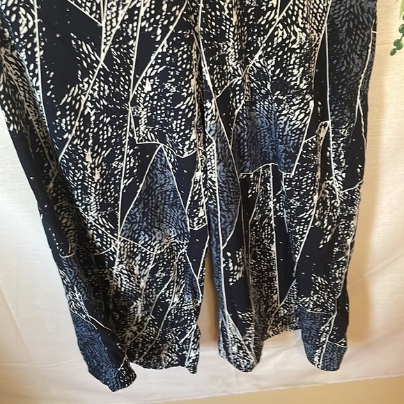 EUC Size M Mossimo Navy/White Print Wide Legged 100% Polyester Pants C1 - Picture 2 of 4